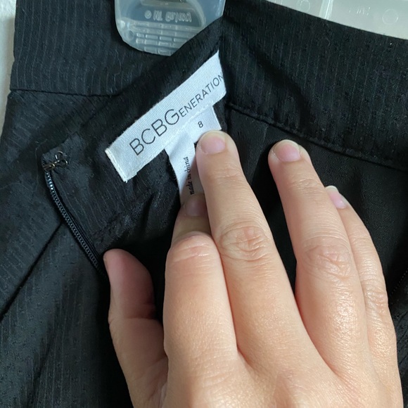 BCBG generation ruffled mini skirt in black - Picture 4 of 4